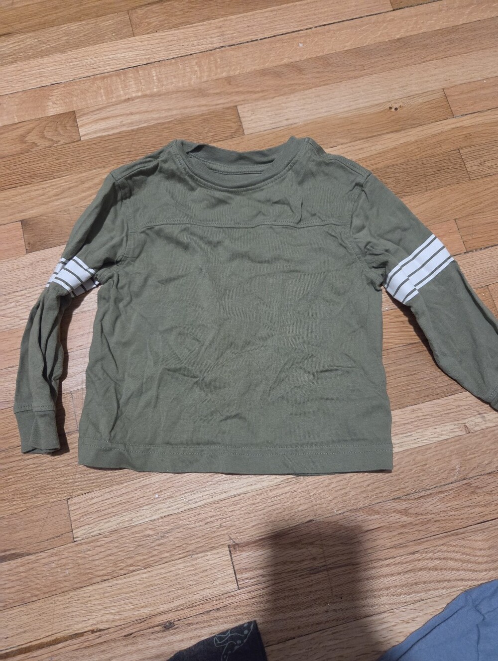 Old. Avy Kids Olive Green Long-Sleeve Tee with White Sleeve Stripes / 2t